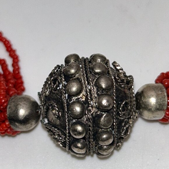 Vintage Coral Color Beaded Necklace With Ornate Metal Accents & Hook Clasp - Picture 4 of 11